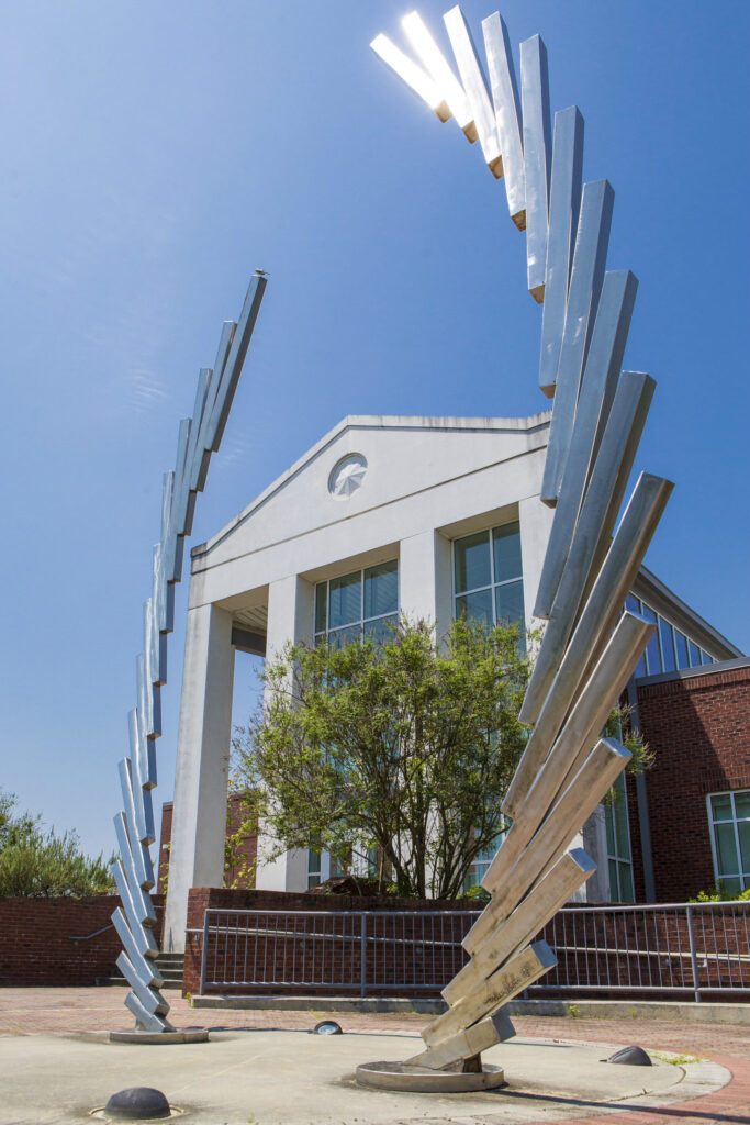 <strong>Georgia Southern art exhibition unites seniors as they march to graduation </strong>