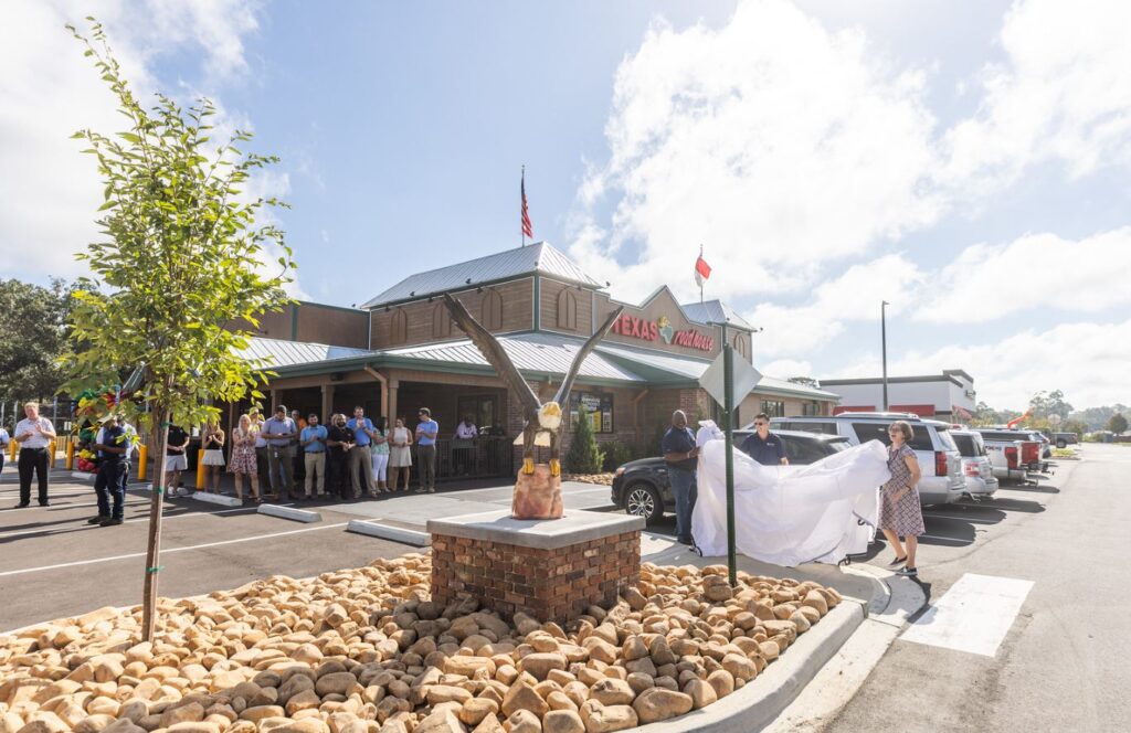 ‘Virginia’ Eagle lands at Texas Roadhouse in Statesboro