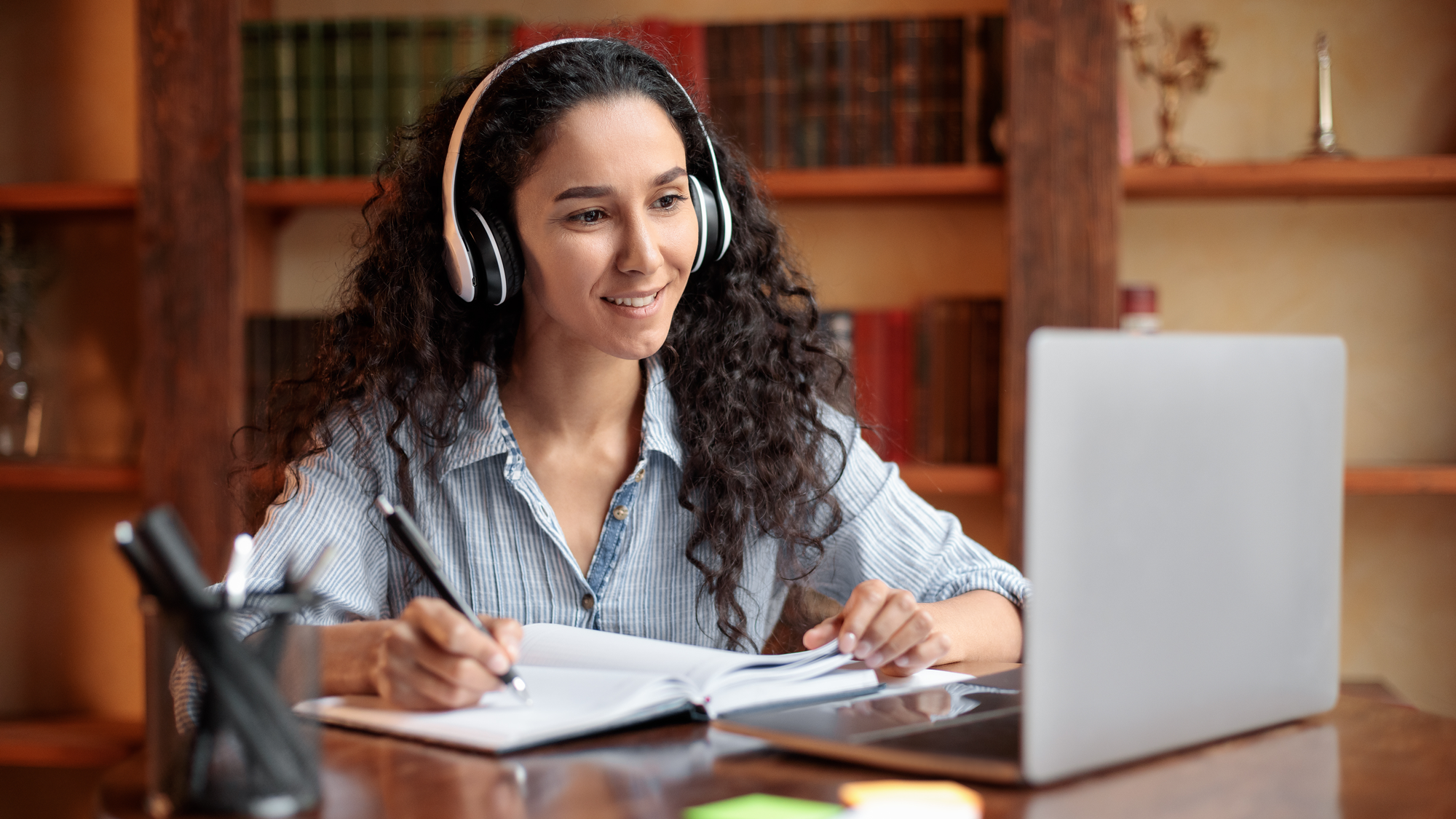 Georgia Southern student enjoying the freedom and flexibility of online learning from digital assignments.