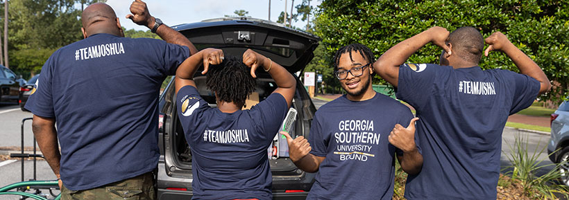Family dropping their student off at Georgia Southern for a successful move on campus.