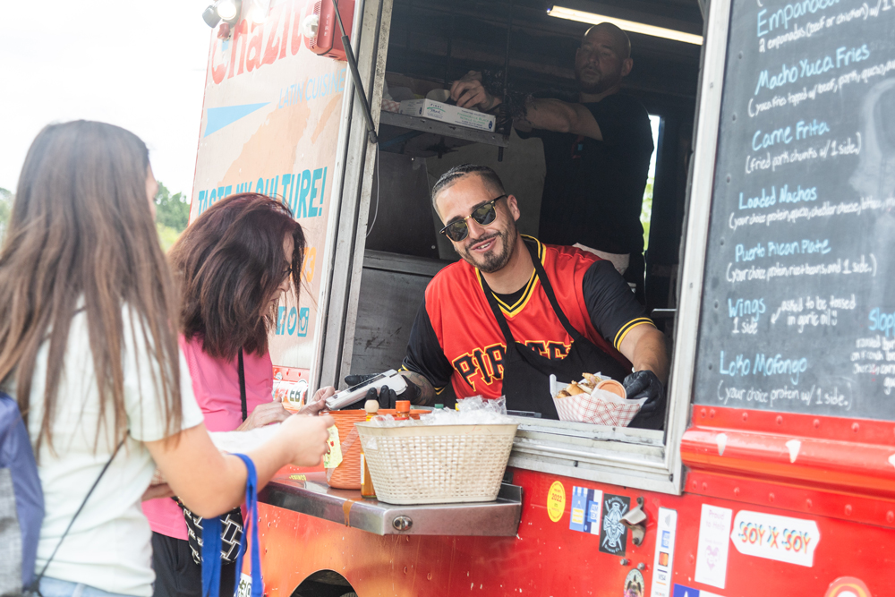 A group of Georgia Southern students enjoy a food truck during an admissions acceptance event.