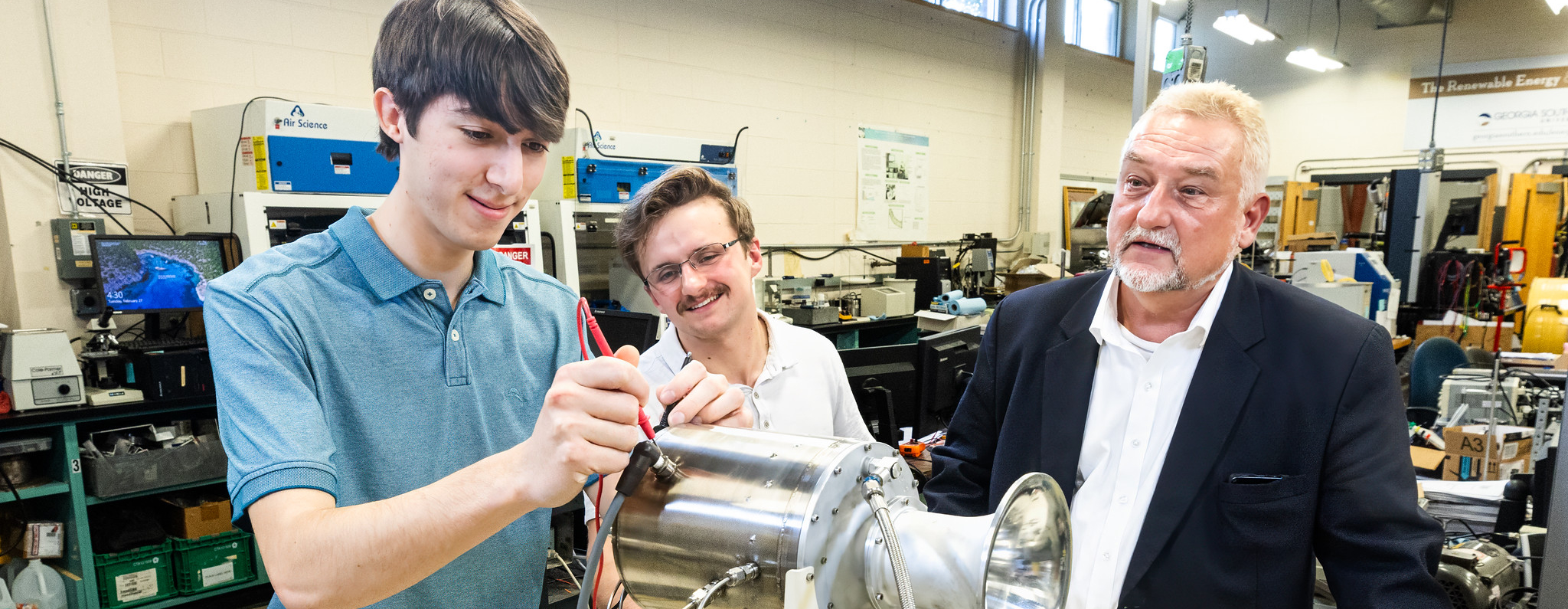 SAFRL students and faculty doing an experiment