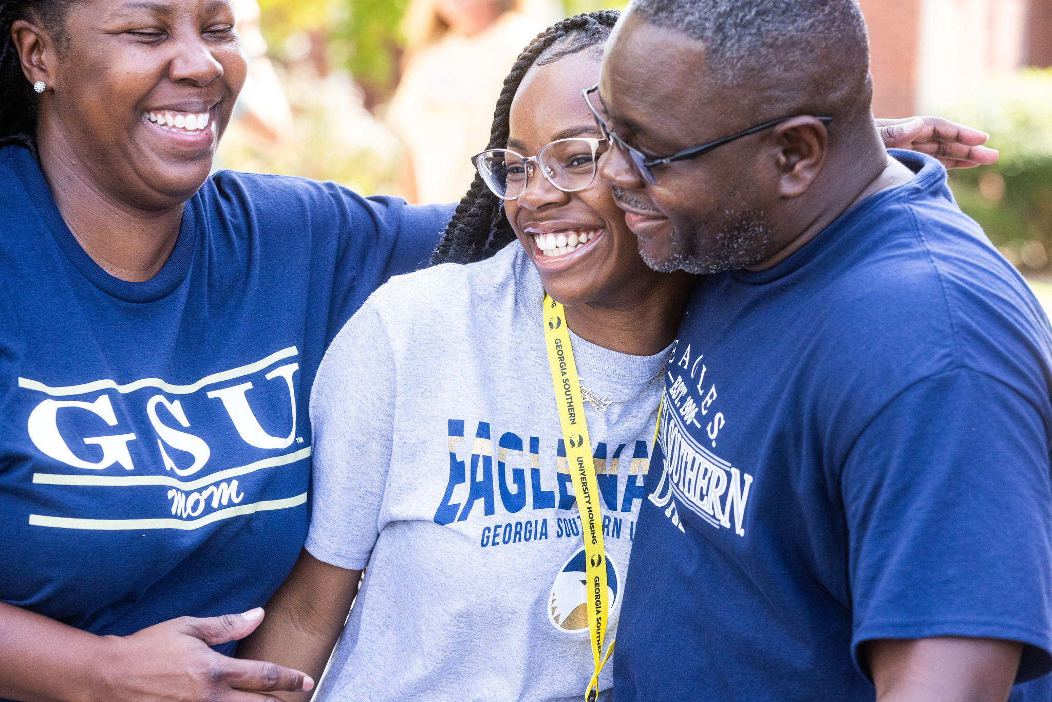A student at Georgia Southern hugging her parents.