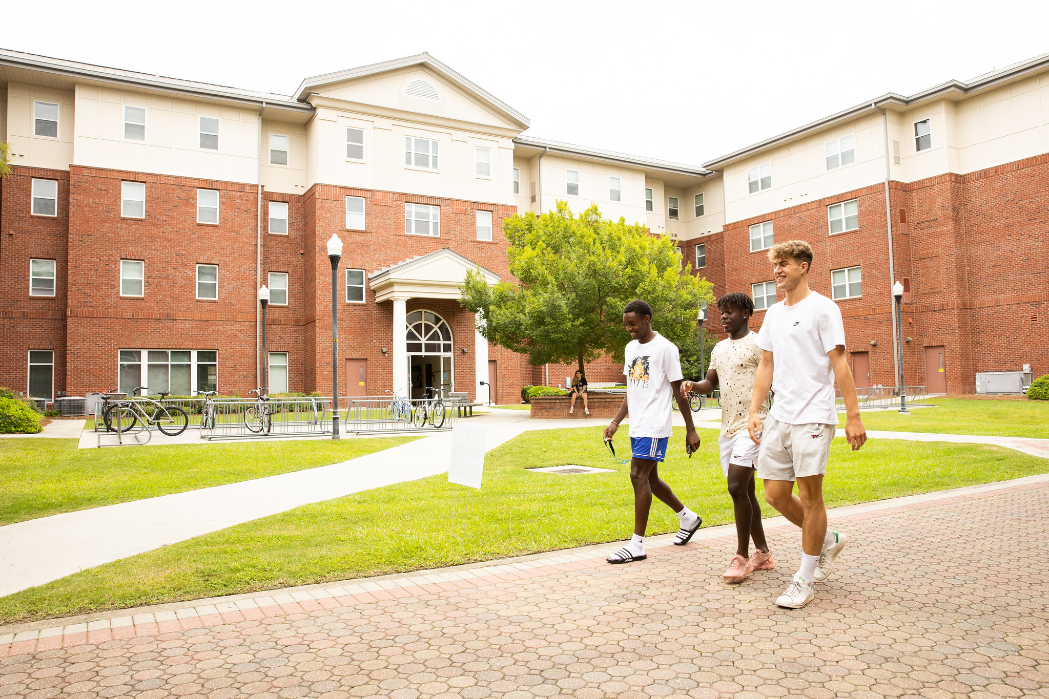 Students walking around together on the Georgia Southern campus