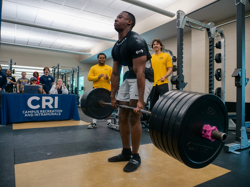 A Georgia Southern student PRs in a deadlift at the CRI RAC fittness show of strength competition.