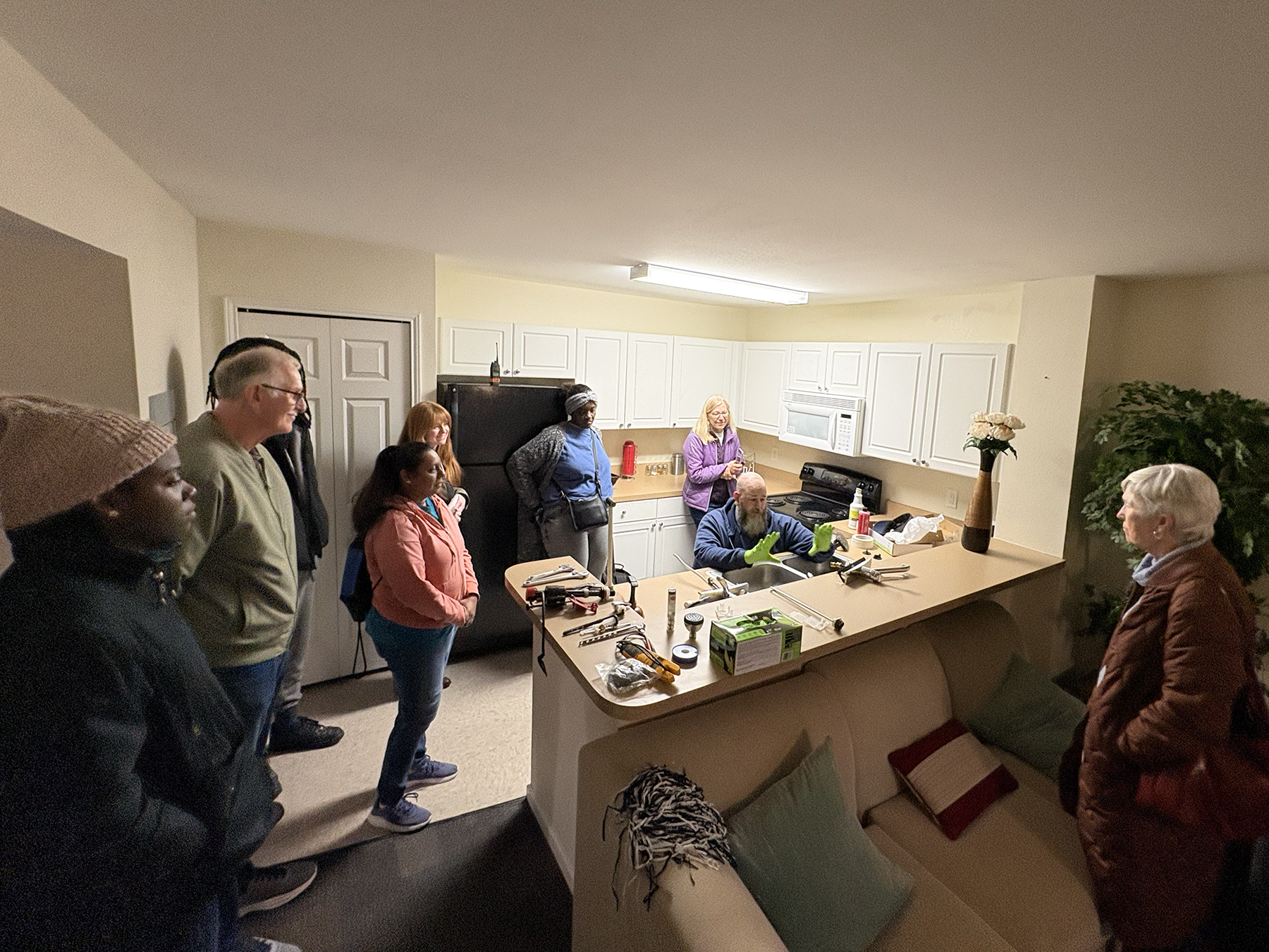 Handy Homeowner series participants learn from a facilities employee.